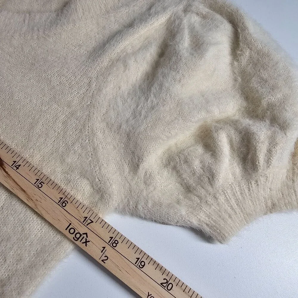 ASTR The Label Womens Puff Sleeve V-Neck Sweater Fuzzy Eyelash Knit‎ Top Cream S